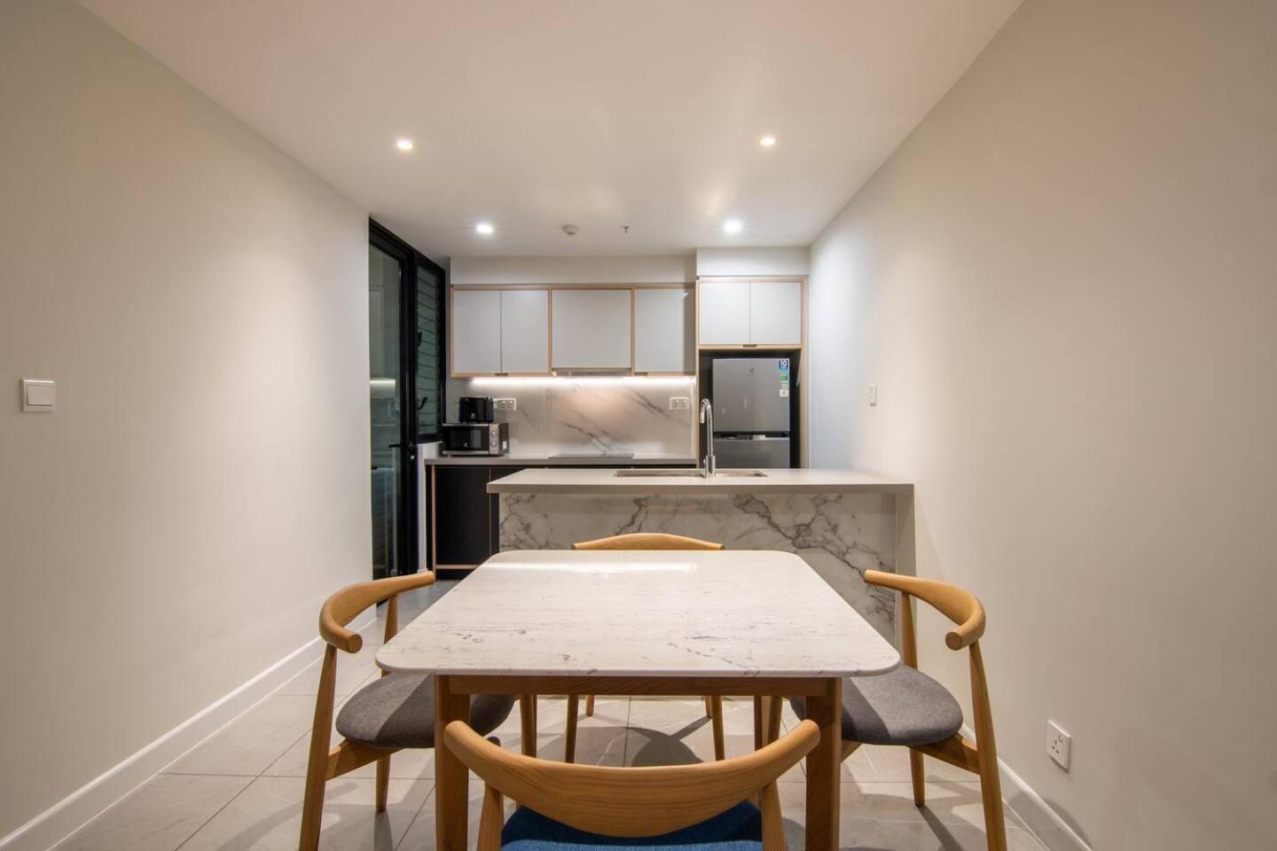 Luxury 2 Or 3Br Apartment In Dist 1 N Pool, Gym, Airport Pickup ホーチミン市 エクステリア 写真