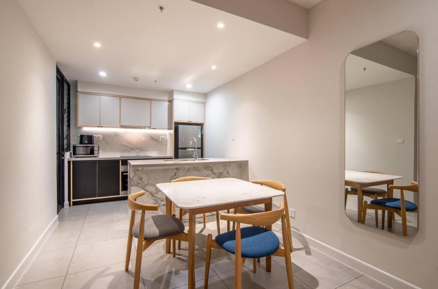Luxury 2 Or 3Br Apartment In Dist 1 N Pool, Gym, Airport Pickup ホーチミン市 エクステリア 写真