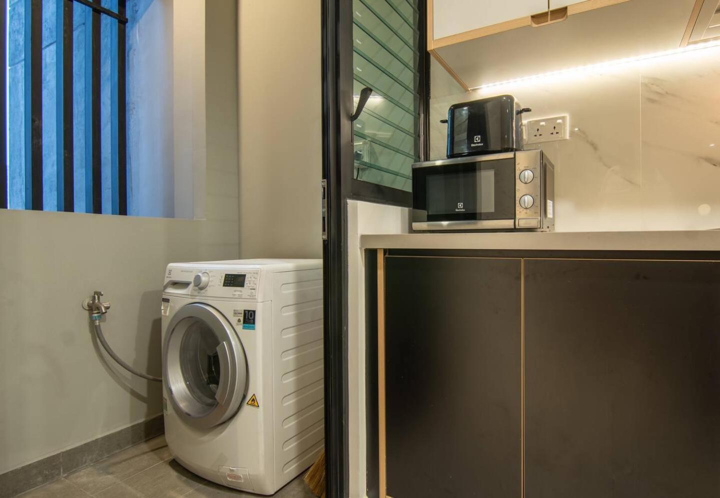 Luxury 2 Or 3Br Apartment In Dist 1 N Pool, Gym, Airport Pickup ホーチミン市 エクステリア 写真