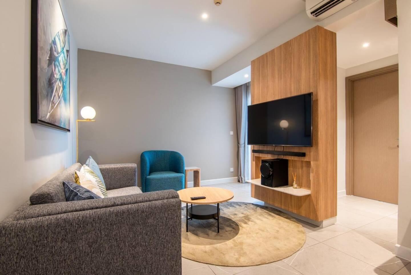 Luxury 2 Or 3Br Apartment In Dist 1 N Pool, Gym, Airport Pickup ホーチミン市 エクステリア 写真