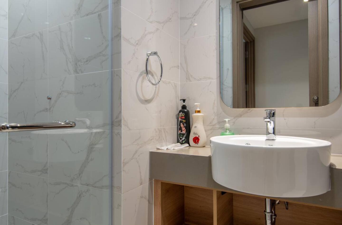 Luxury 2 Or 3Br Apartment In Dist 1 N Pool, Gym, Airport Pickup ホーチミン市 エクステリア 写真