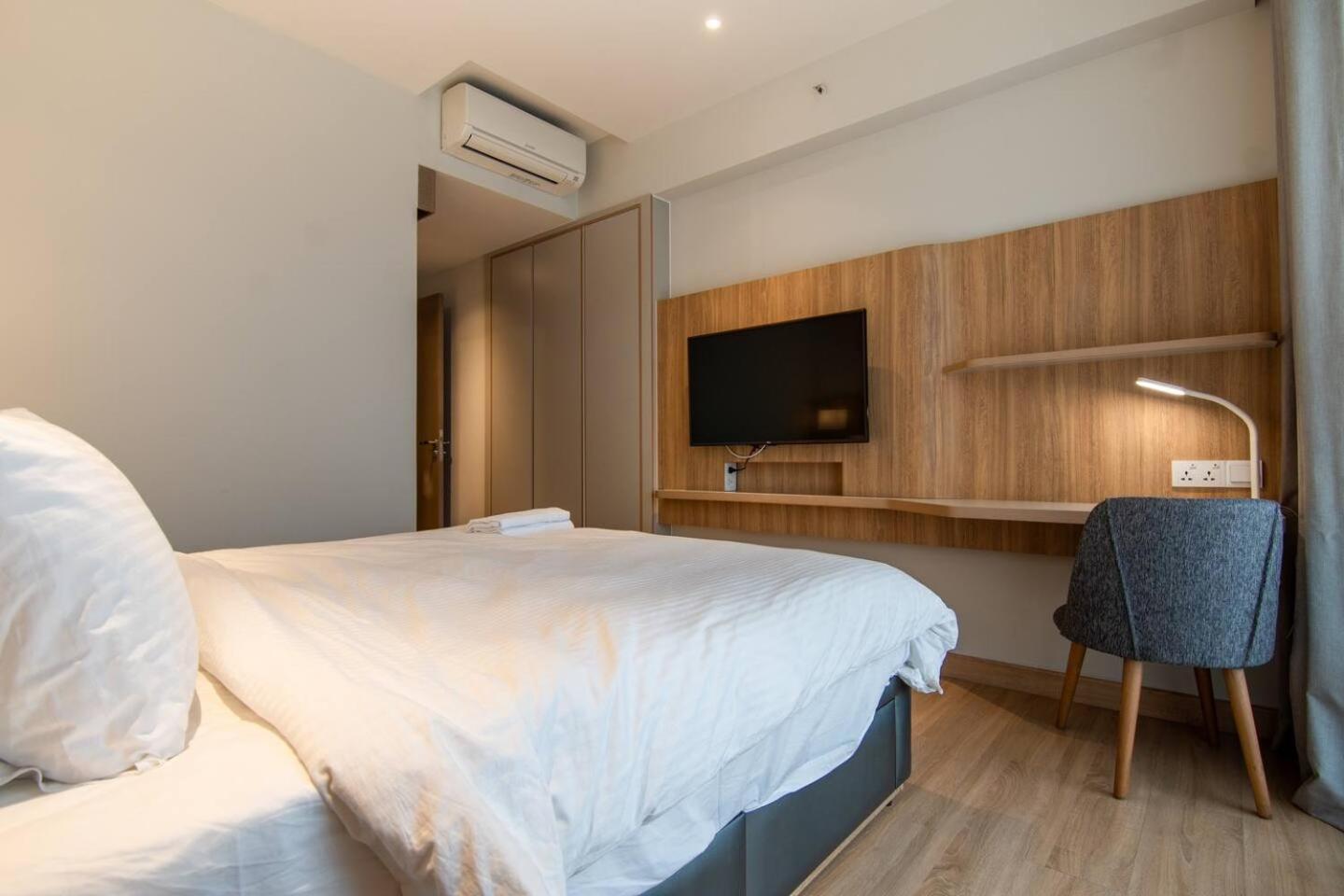 Luxury 2 Or 3Br Apartment In Dist 1 N Pool, Gym, Airport Pickup ホーチミン市 エクステリア 写真