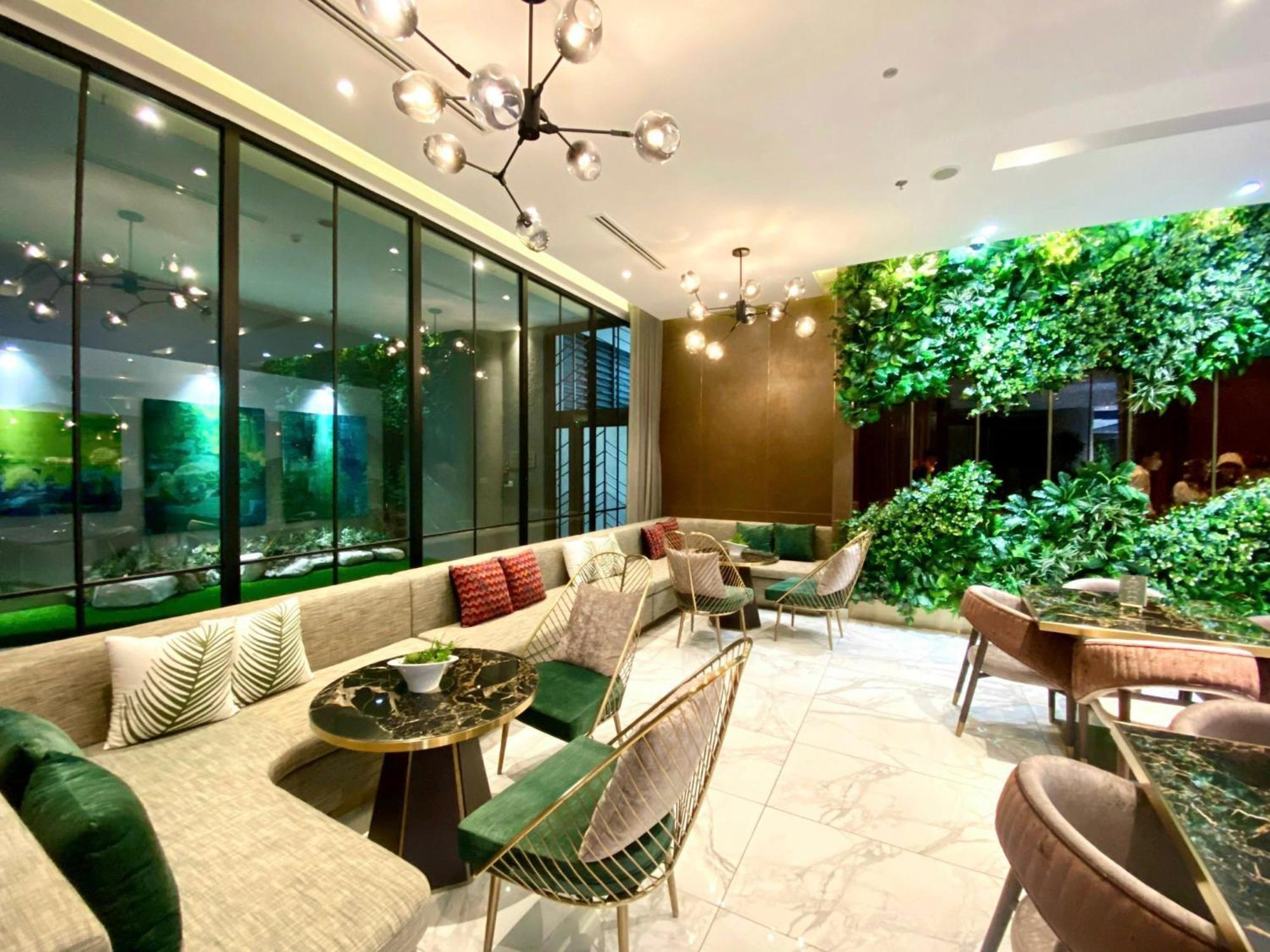 Luxury 2 Or 3Br Apartment In Dist 1 N Pool, Gym, Airport Pickup ホーチミン市 エクステリア 写真