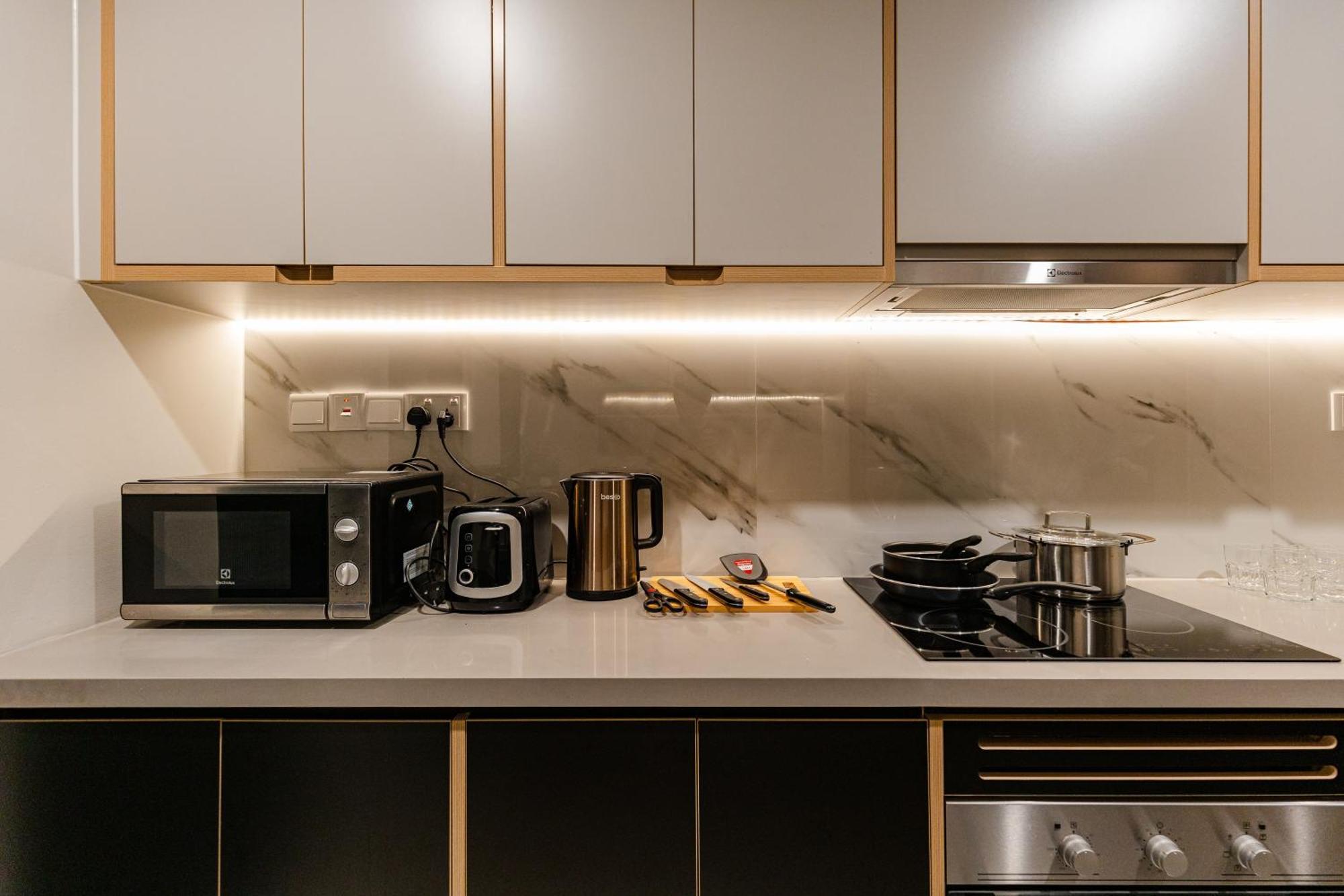 Luxury 2 Or 3Br Apartment In Dist 1 N Pool, Gym, Airport Pickup ホーチミン市 エクステリア 写真